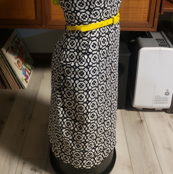 Chaps Black & White Patterned Dress W/ Yellow Belt - Picture 3 of 7